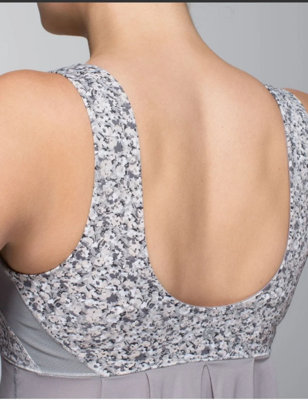 Lululemon Elevate Mesh Tank Y2K Petite Fleur Silver Grey 6 Bubble Hem LogoCharm
